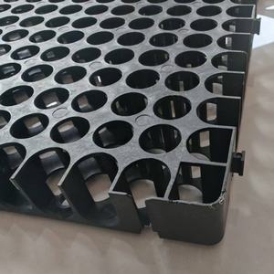 Cage de drainage en <span class=keywords><strong>nid</strong></span> <span class=keywords><strong>d</strong></span>'<span class=keywords><strong>abeille</strong></span> en PP de 30 mm, adaptée au drainage des jardins sur toit et des places de parking. - Product Image 2