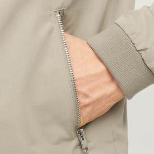 Chaqueta Bomber al por Mayor, Nuevo Diseño 2026, Chaqueta Bomber de Invierno para Venta en Línea, Hecha en Pakistán - Product Image 4