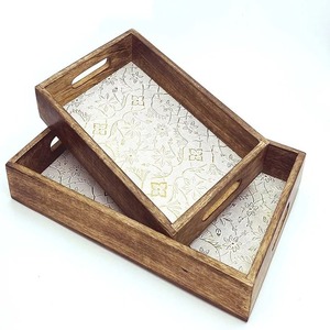 Juego de 2 elegantes bandejas Art Deco de madera blanca con acabado de latón Decoración de cocina multifuncional para el hogar comedor boda y Ramadán - Product Image 1