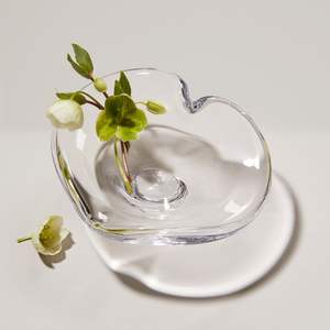 Bol de service en verre moderne et artistique avec bord géométrique et base lisse parfait pour les repas formels ou décontractés - Product Image 4