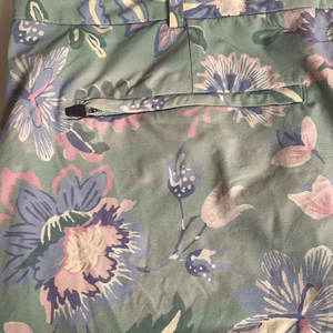 กางเกงขาสั้นโปโลสำหรับผู้ชายที่สวมใส่สบายทุกวัน ออกแบบด้วยวัสดุที่ยืดหยุ่นและน้ำหนักเบา ให้การเคลื่อนไหวที่ราบรื่น - Product Image 5