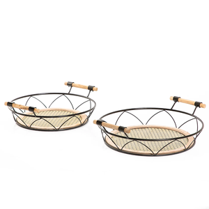 Plat de plateau de service de nourriture de rectangle de couleur noire et brune pour la maison nouveau plateau de service en métal et en bois de concepteur avec la poignée et les retards - Product Image 3