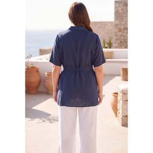 Veste grande taille avec ceinture et fente, bleu marine - Product Image 3