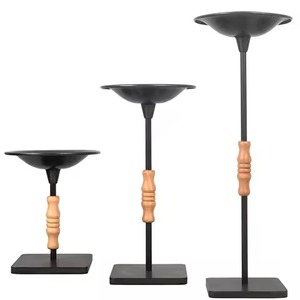 Soporte de vela de pilar de metal hecho a mano Diseño de pilar más vendido para decoración del hogar para Navidad - Product Image 1