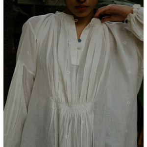 CAMISA DE LINO VINTAGE JAMDANI-NIA 100% Lino Talla Única Corte Holgado con Decoración de Botones Transpirable Moda Vintage - Product Image 5