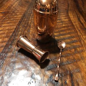 Jigger de Barra de Doble Cara con Acabado de Cobre y Acero Inoxidable, Herramienta de Medición de Cócteles de Precisión con Aspecto Elegante, Vertido Equilibrado y Preciso - Product Image 3