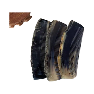 Peine para el Cuidado del Cabello de Cuerno Natural Hecho a Mano CRAFT EXIM con Grabado a Mano para el Cuidado Diario y un Cabello Suave - Product Image 1