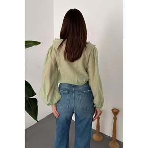 Blusa con volantes color menta - Verde menta - Product Image 5