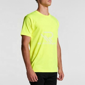 Camiseta de manga corta con material personalizado disponible en varios colores, lo que la hace atractiva y útil para cualquier evento. - Product Image 6