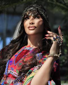 Magnifique ensemble culturel vintage en mousseline à manches longues pour femme, orné de broderies fines, offrant un look festif et élégant. - Product Image 2