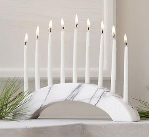 Candelabros de mármol Manora de 9 soportes hechos a mano para una decoración sofisticada del hogar que agrega calidez a cualquier habitación para Pascua - Product Image 1