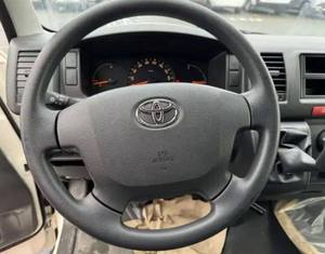 Toyota Hiace Standard 2.5L 5 vitesses MT 15 places Diesel/Essence 2025 – Véhicule d'occasion avec garantie de 3 ans et sécurité active – Vente mondiale - Product Image 4