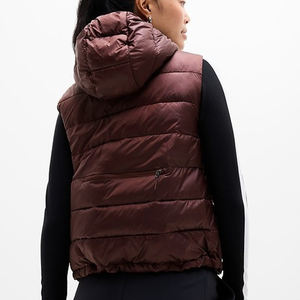 Veste matelassée chaude en gros pour hommes, veste matelassée sans manches à capuche, veste matelassée légère et brillante pour femmes - Product Image 2