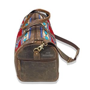 Vente en gros de sac de sport néo-zélandais en laine et cuir brodé à la main avec motif floral sac à main bagage de voyage sac à main - Product Image 4