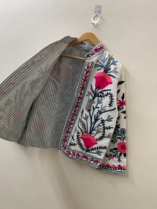 Velours blanc fait à la main Vintage Suzani avec poche hiver veste courte Bomber veste florale pour les femmes - Product Image 3