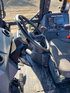 Mini Retroexcavadora y Cargadora de Ruedas John Deere 410P 2024 con Componentes Huade y Motor PowerTech de Alta Eficiencia - Product Image 6