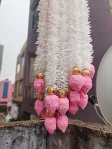 ดอกจัสมินเนื้อนุ่มและดอกตูมบัวของตกแต่งฉากหลังแต่งงานแบบ Mala ดูเป็นธรรมชาติสำหรับงานแต่งงานแบบอเมริกัน & การตกแต่งเสื้อคลุม - Product Image 3