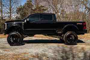2024 F 250 Super Duty Lariat 4x4 7,3 Litres V8 Puissant 4RM Rehausse de Suspension de 8 Pouces Modifications Tout-Terrain - Product Image 3