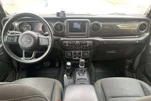 Gladiator California Edition 2021 4x4 con Acabado Transparente en Gris Sting, de Propietario Californiano, Modificaciones Todoterreno - Product Image 5