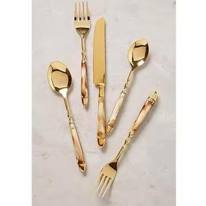 Ensemble de couverts jetables en bois avec manche en nacre pour les fêtes - Product Image 2