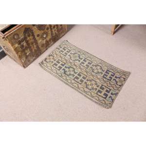 Alfombra Turca Vintage de 1.6x3.1 pies (49x93 cm), Alfombra Abstracta Azul y Amarilla - Product Image 1