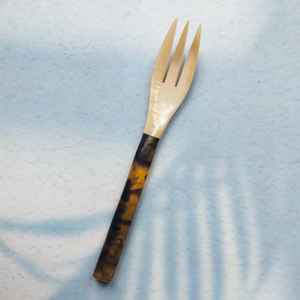 Ensemble de vaisselle jaune incrusté de cuillère en nacre, ustensiles artisanaux par VITRAPRO - Product Image 6