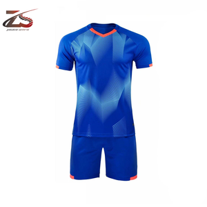 Ensemble d'uniformes de football personnalisés (maillot et short) Vêtements d'équipe 100% polyester antibactérien et séchage rapide fabriqué au Pakistan - Product Image 5