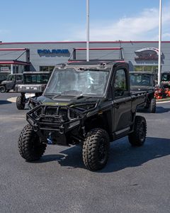 รถอเนกประสงค์ Polaris Ranger ไฟฟ้า ขับเคลื่อน 4 ล้อ สำหรับใช้งานออฟโรด ราคาประหยัด พร้อมห้องโดยสารลายพรางแบบปิด สำหรับการล่าสัตว์และใช้งานในฟาร์ม - Product Image 1