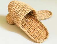 Chaussures en jacinthe d'eau pour femmes avec pompon coloré, pantoufles en paille, doublure en coton jetable pour l'intérieur, pour le printemps, l'été, l'automne et l'hiver