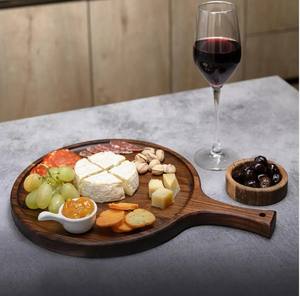 Plateau de service moderne avec manche en bois de noyer Planche à découper polyvalente en bois de charcuterie Planches en bois durables Chargeur en plastique - Product Image 3