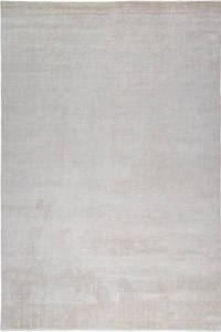 Anudada a mano de lana tibetana y seda de bambú, Stone es una alfombra sofisticada ideal para cualquier espacio interior - Product Image 4