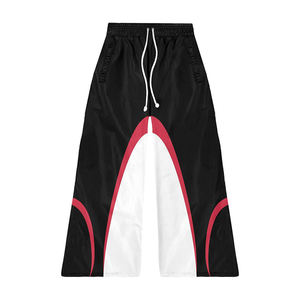 Chaqueta Deportiva Premium Cortavientos, Tejido de Poliéster de Alta Densidad 145 GSM, Acabado Liso, Paneles Curvos en Contraste, Logotipo Personalizado - Product Image 2