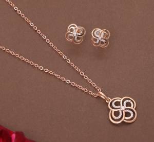 Vente en gros de pendentifs en or 14K avec gravure personnalisée, collection de bijoux uniques et élégants, certifiés IGI - Product Image 1