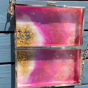 Bolso de mano de resina de diseño único con decoración de escamas de papel de aluminio Bolso de moda vintage para mujer con perla para su regalo de San Valentín - Product Image 2