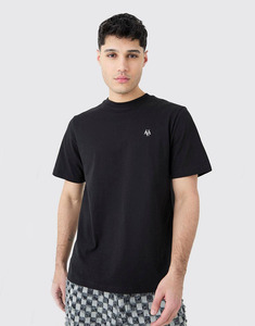 ผ้าฝ้าย 100% สีดําสั่งทําพิเศษระบายอากาศได้ดีขายส่งคอกลมพร้อมเสื้อยืดแขนสั้นสําหรับผู้ชายผลิตโดยผลิตภัณฑ์ Huzaifa - Product Image 1