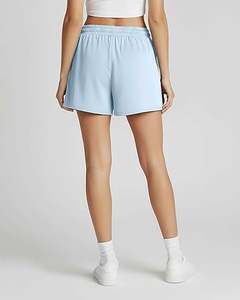 Shorts pour femmes de qualité supérieure à motif uni respirant Détail bouton 100% coton Taille élastique Couleur personnalisée Coupe ajustée Sportif - Product Image 3