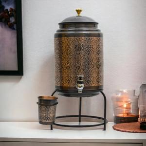 Refroidisseur d'eau en cuivre pur avec finition martelée Stockage spacieux pour de l'eau potable naturellement fraîche pour une utilisation en extérieur tout au long de la journée - Product Image 1