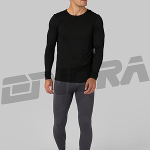 Camiseta negra de manga larga ajustada con tela transpirable, corte slim fit, cómoda, estilo moderno y casual para hombre. - Product Image 4