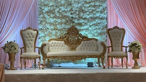 Ensemble de canapés pour trône de mariage blanc royal argenté, causeuse de scène de mariage vintage, magnifique canapé de scène de mariage pour trône haut - Product Image 4