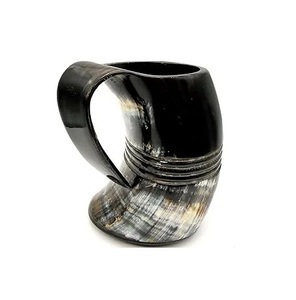 Tasses en corne artisanales exclusives de qualité supérieure pour l'hydromel et la bière avec un design rustique et un artisanat durable de haute qualité - Product Image 6