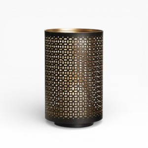 Porte-bougie en métal noir avec motif de coupe en pétale de diamant et intérieur à l'éclat orange vif - Product Image 6