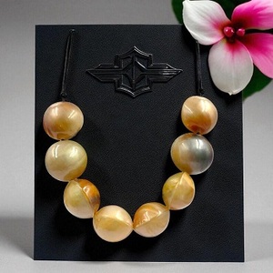 Collar con colgante de disco de cuerno de búfalo hecho a mano con abalorios redondos de cuerno natural y diseño de eslabones de cadena, ligero ecológico - Product Image 2