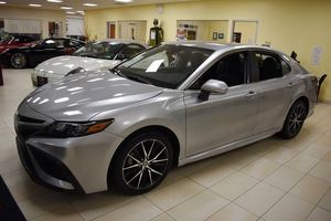 Camry S E Nightshade 2024, Tracción Delantera, Turbo, Asientos de Cuero, Techo Panorámico, Bajo Kilometraje, Precio de Stock, Listo para Envío - Product Image 4