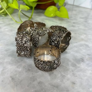 Anneau de serviette en acier inoxydable de couleur argent moderne et élégant fait à la main pour les cadeaux de mariage, décoration de table à dîner en stock - Product Image 3