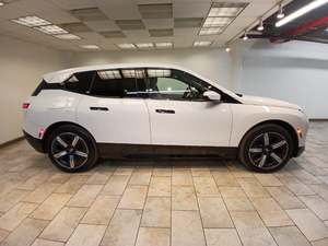 Increíble BMW iX xDrive50 AWD 2023 Usado en Perfectas Condiciones con Poco Kilometraje en Existencia, Ofrecido a una Fantástica Oferta que No Querrás Perder - Product Image 6