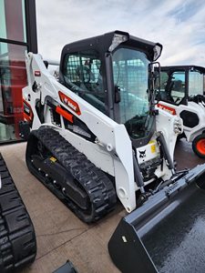 Bob Skidsteer d'occasion 2017, moteur diesel avec boîte de vitesses, pompe et cabine complète pour travaux d'aménagement paysager et de construction - Product Image 5