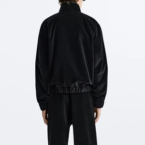 Chaqueta Bomber de Terciopelo Negro Estilo Universitario con Diseño de Logotipo Personalizado al por Mayor OEM, Chaqueta de Invierno con Cuello Alto para Hombre y Mujer - Product Image 5