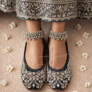 Calzado Personalizable de Moda para Mujer, Khussa de Alta Calidad con Diseño Superior de Gamuza y Terciopelo Antideslizante - Product Image 3