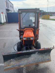 Tractor de Ruedas Kubota B7100 de 35HP para Granjas, Tractor de Arrastre con Componentes Principales: Motor, Bomba de Engranajes, Caja de Cambios - Product Image 6