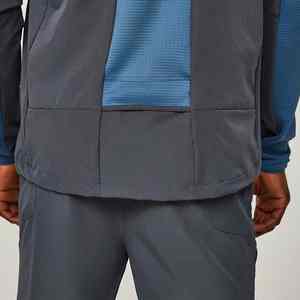 Survêtement de sport unisexe personnalisé 100% polyester, imperméable, coupe-vent, respirant, motif uni, avec capuche, fonctionnalités de course à pied - Product Image 6